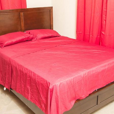 Frontline Apartments Крайст Чърч Екстериор снимка