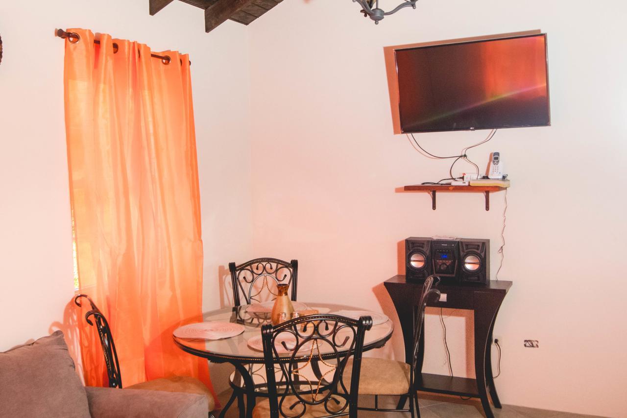 Frontline Apartments Крайст Чърч Екстериор снимка