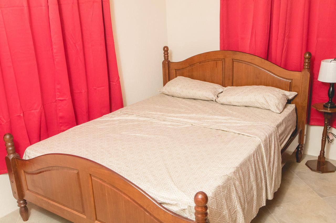 Frontline Apartments Крайст Чърч Екстериор снимка