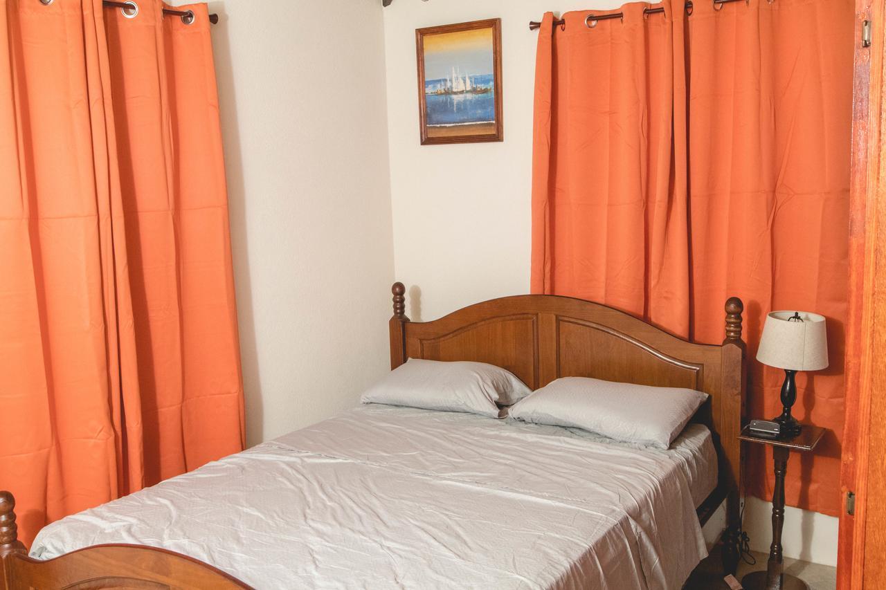 Frontline Apartments Крайст Чърч Екстериор снимка