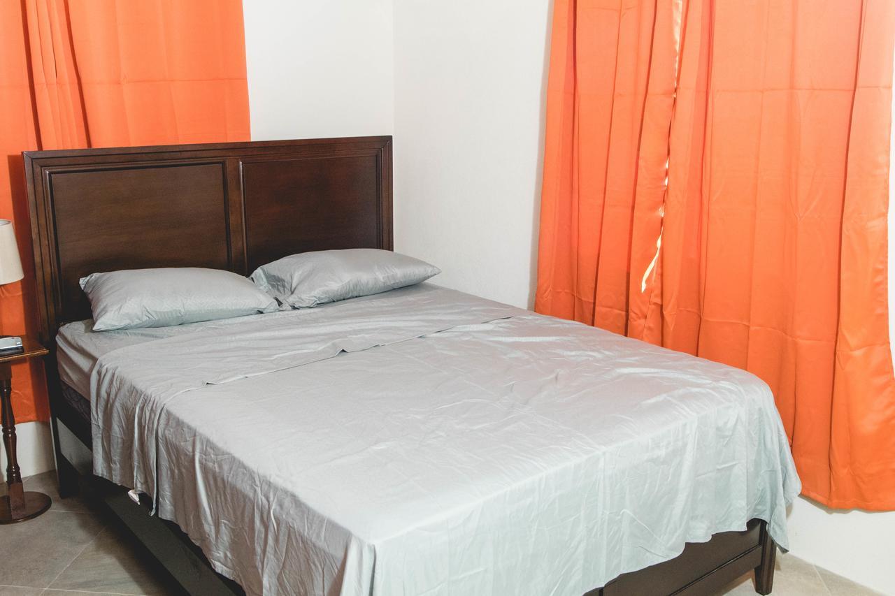 Frontline Apartments Крайст Чърч Екстериор снимка